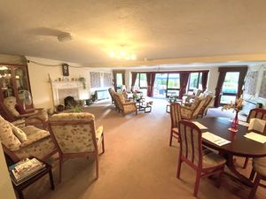 COMMUNAL LOUNGE- click for photo gallery
